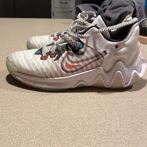 Nike Gianni’s antetokoumpo sz 3.5 youth